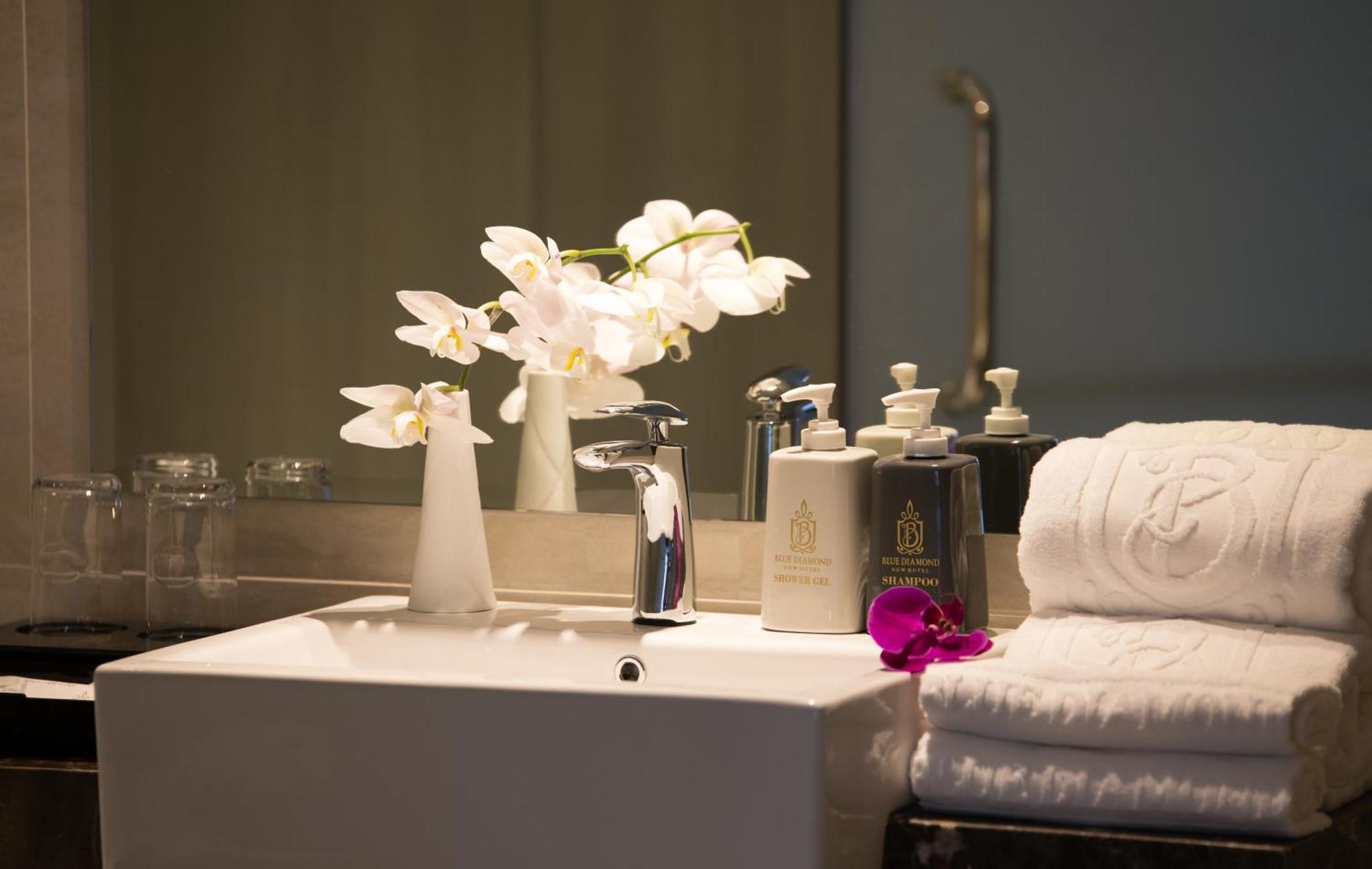 Nicecy Suite Hotel & Spa Ho Chi Minh-stad Buitenkant foto